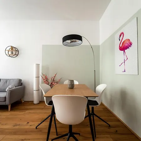 Apartament Vrchol Holesovic V Praze 7 *