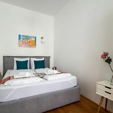 Vrchol Holesovic V Praze 7 Apartament *